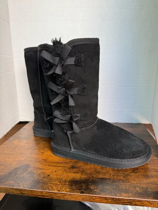 Koolaburra UGG Black Suede Winter Boots with Side Bows - Picture 4 of 9